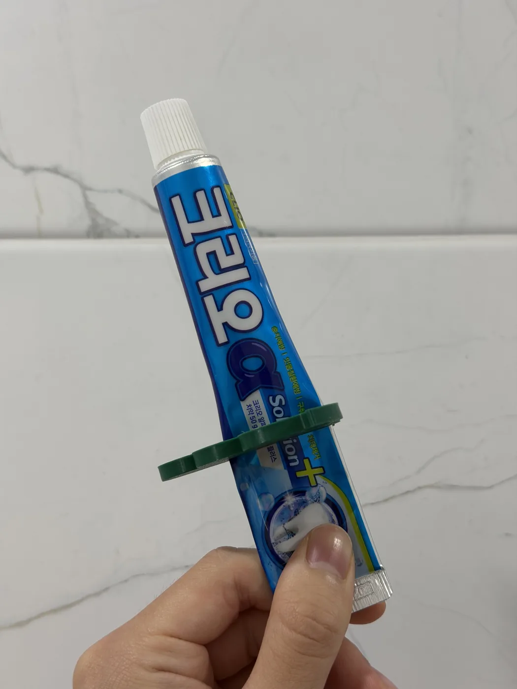 제주대학교 경상대학 22학번 문*훈님의 치약 짜개 사용 사진 1